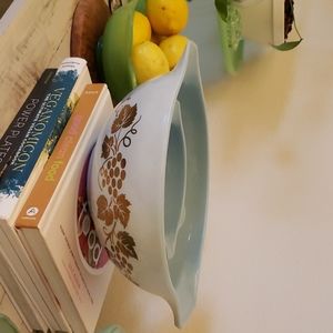 Pyrex Delphite grape bowl